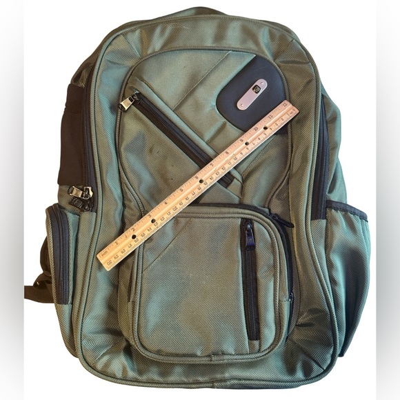 FŪL Backback (Used - Good Condition) 🏔️ - Picture 3 of 5